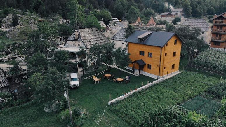 Guesthouse Mehmeti Valbone Bagian luar foto