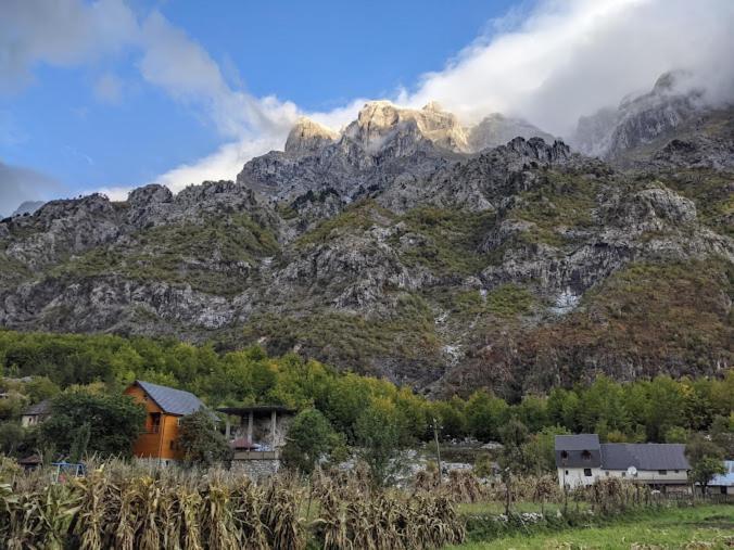 Guesthouse Mehmeti Valbone Bagian luar foto